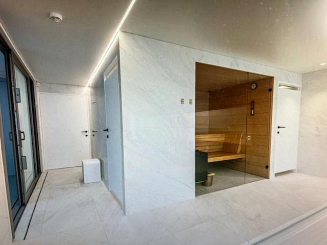 Schravenhoek Met Indoorzwembad En Sauna Veurne Esterno foto