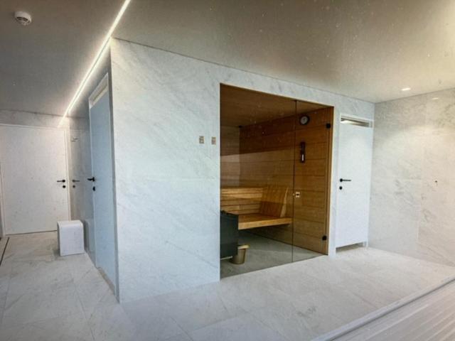 Schravenhoek Met Indoorzwembad En Sauna Veurne Esterno foto