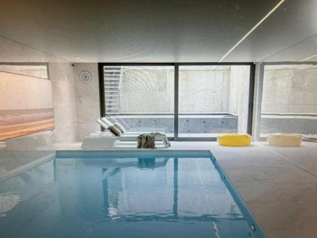 Schravenhoek Met Indoorzwembad En Sauna Veurne Esterno foto