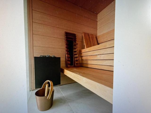 Schravenhoek Met Indoorzwembad En Sauna Veurne Esterno foto