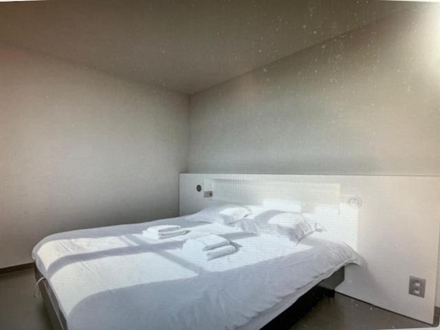 Schravenhoek Met Indoorzwembad En Sauna Veurne Esterno foto